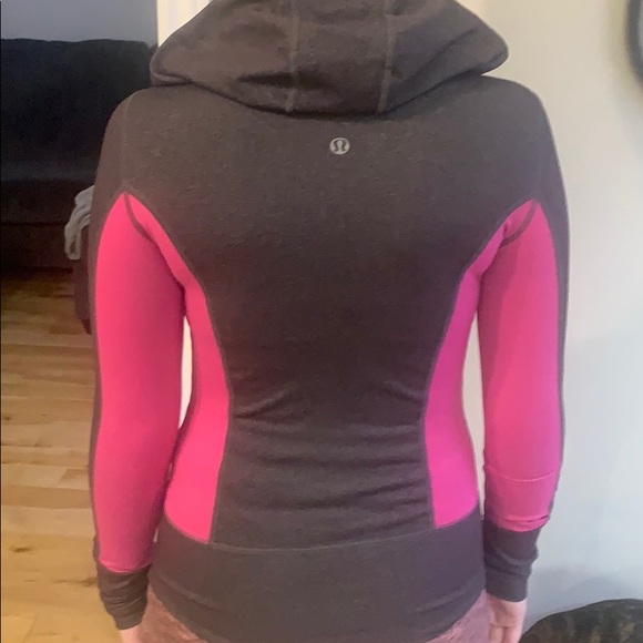 Size 4 Lululemon stride jacket w good! - Picture 2 of 2